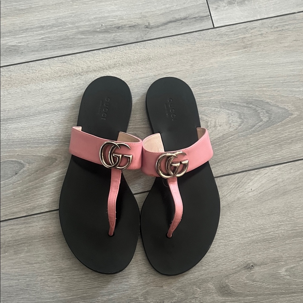 Gucci Women's Sandals in Pink and Black
